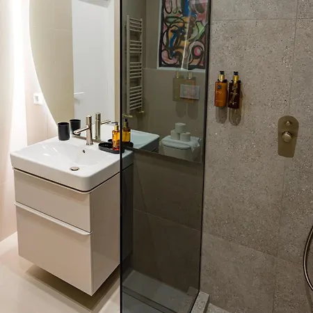 Modern Art Gallery Apartman *