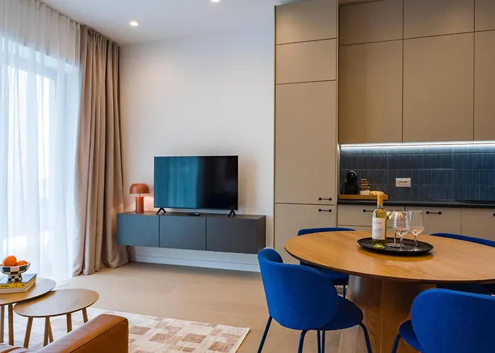 Modern Art Gallery Apartment *